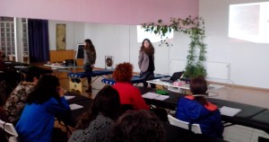 Marta Abengózar, profesora de Ling Tao Acupuntores y alumnas de primera fila del curso de 1º de MTC