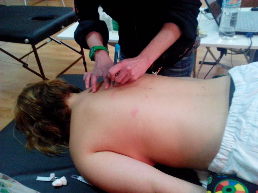 Alumna practicando con alumna...