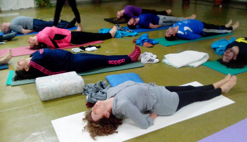 Ángeles Infantes, Fundadora y Directora de Ling Tao Acupuntores...nunca pierde la oportunidad de participar en las clases...Esta Escuela lo tiene muy claro, aquí no hay Gurus ni grandes maestros...lo importante es propiciar un lugar de encuentro, que favorezca el diálogo, la discusión y el intercambio de saberes...