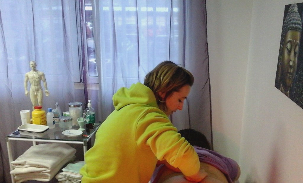 Alumna localizando los puntos SHU de la rama de V