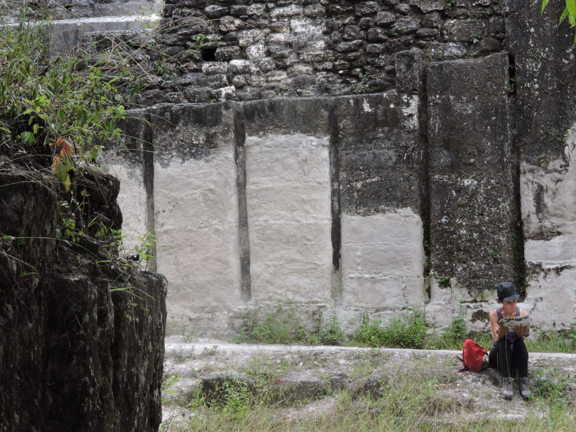 Xiomara Ridaura, Guatemala, Tikal, con Ling Tao Acupuntores Descalzos 2015